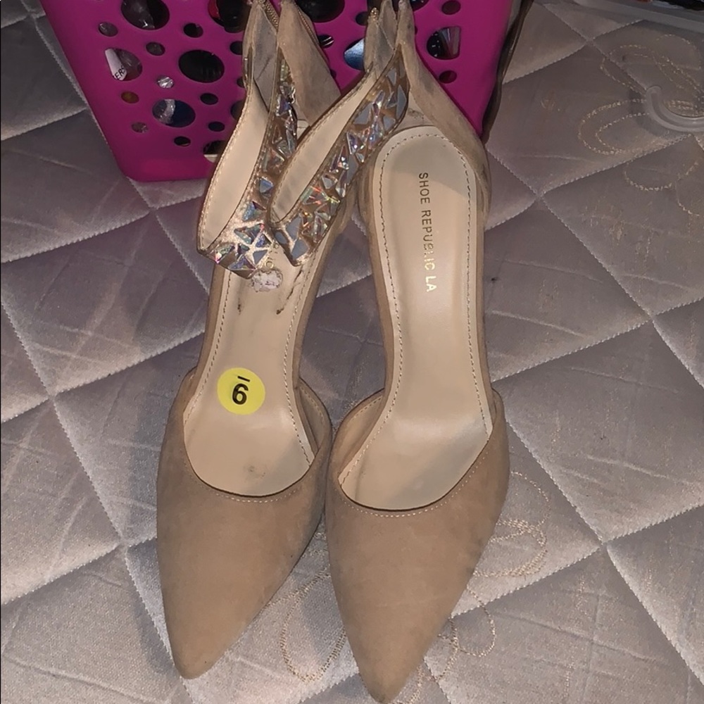 High heel shoe